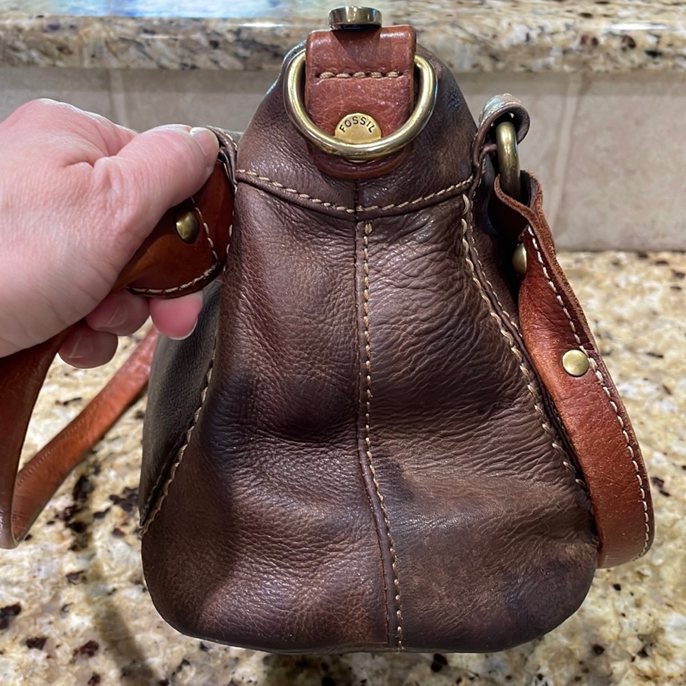 🗝️💕Fossil brown leather handbag.  OS - Picture 4 of 7